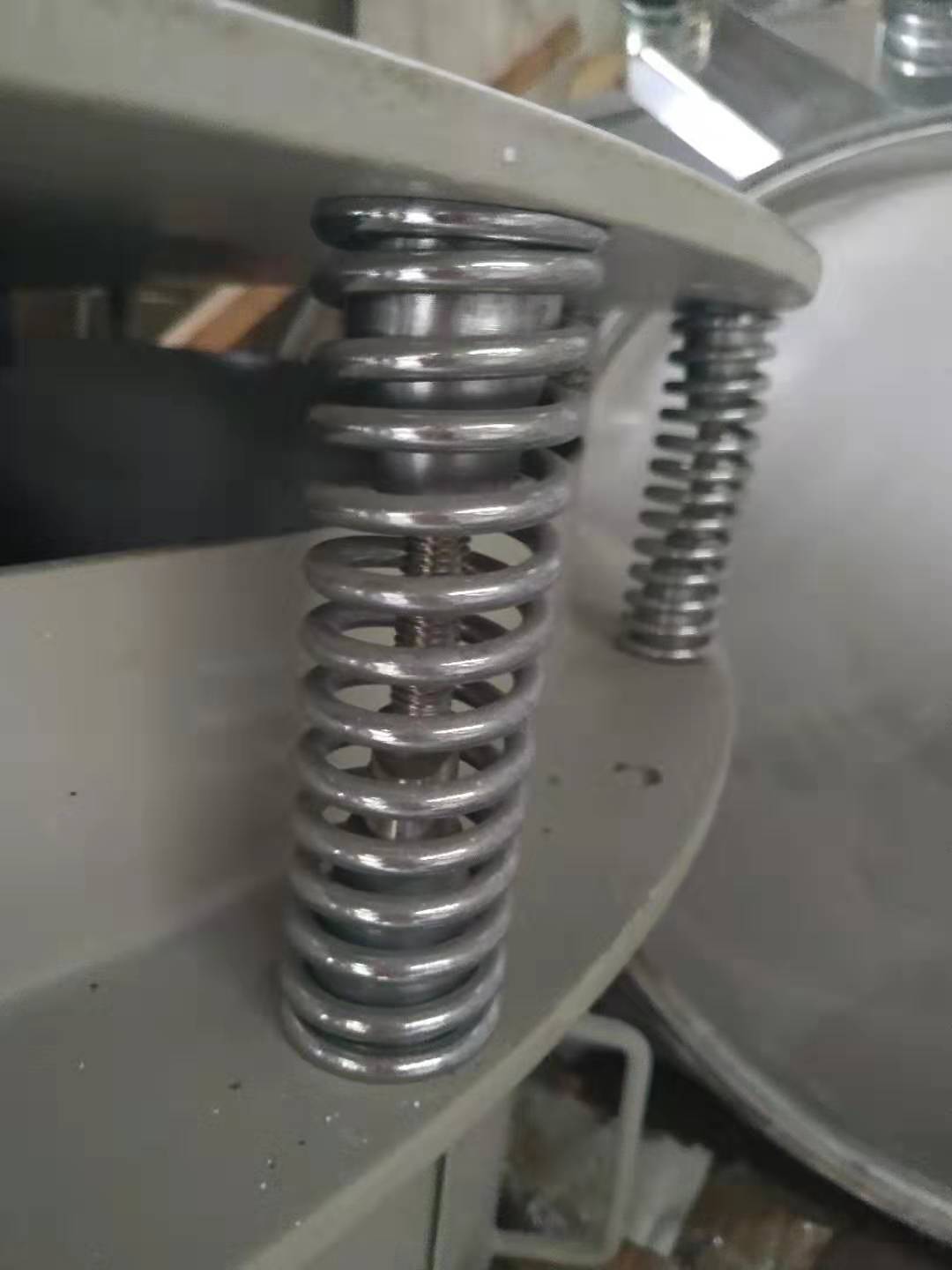 Springs & Seats for Powerful Rotary Vibrating Screen