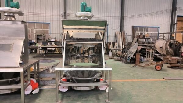 Станция опрокидывания и сортировки мешков