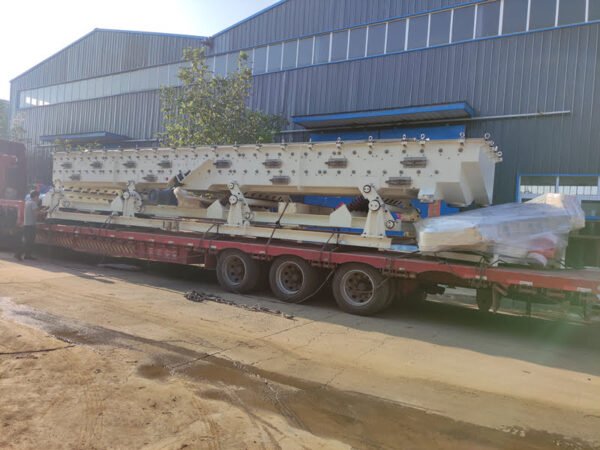 Трехмассовый полностью сбалансированный вибрационный конвейер