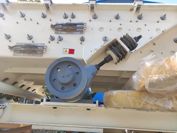 Трехмассовый полностью сбалансированный вибрационный конвейер