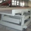 Transportador vibratorio de biela de masa única